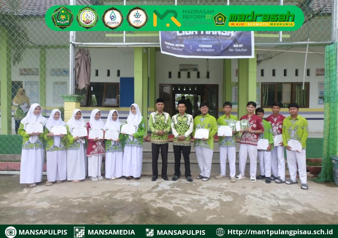 PEMBAGIAN HADIAH LOMBA FASHION SHOW BUSANA MUSLIM DI MAN 1 PULANG PISAU